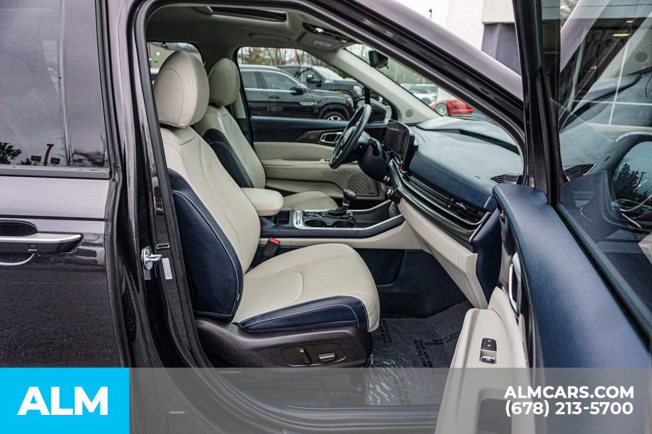 Used 2025 Kia Carnival SX Prestige image 25