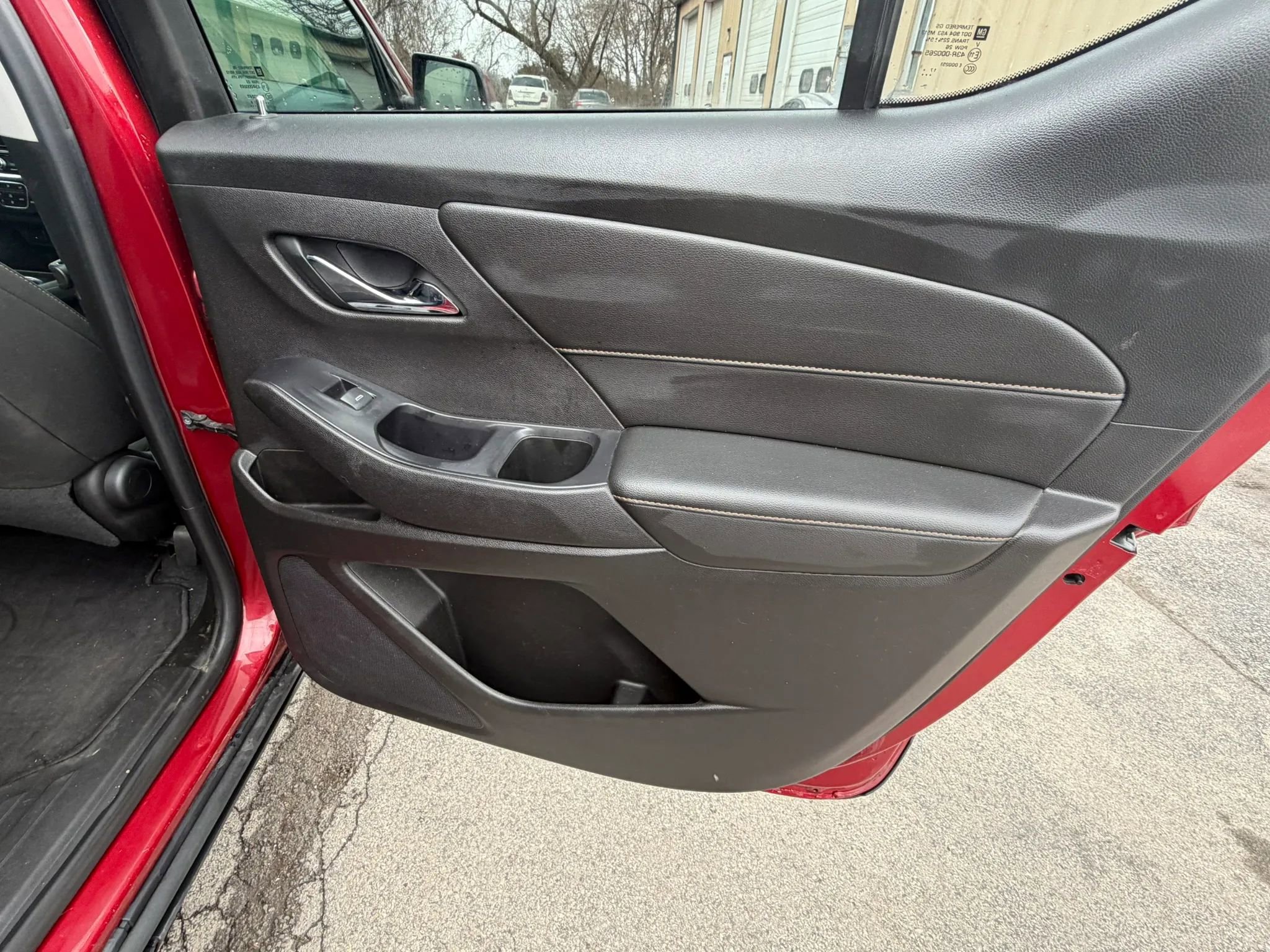 Used 2018 Chevrolet Traverse LT image 29