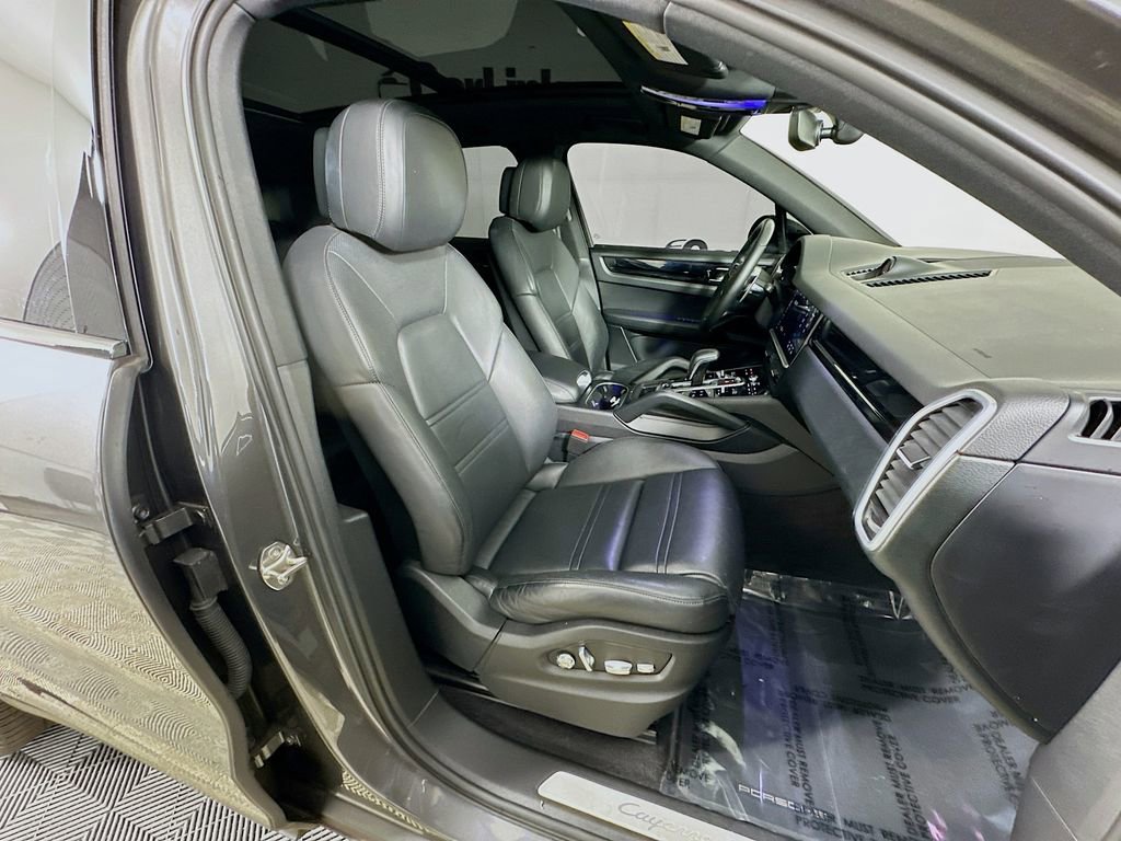 Used 2019 Porsche Cayenne Base image 35