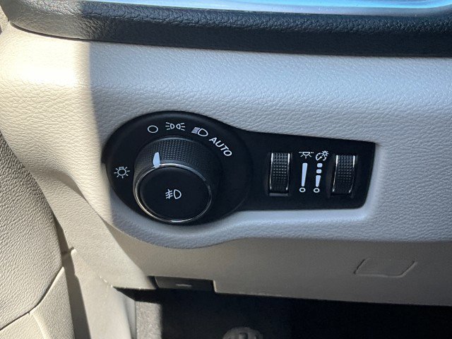 Used 2019 Chrysler Pacifica Limited w/ Advanced Safetytec Group FWD image 15