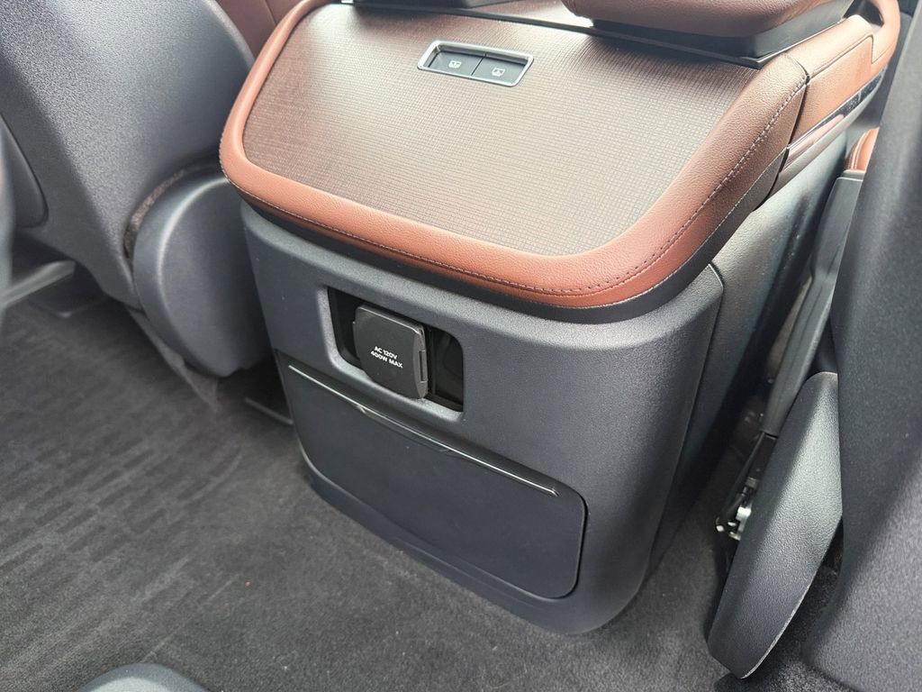 Used 2025 Lincoln Navigator L Reserve image 24