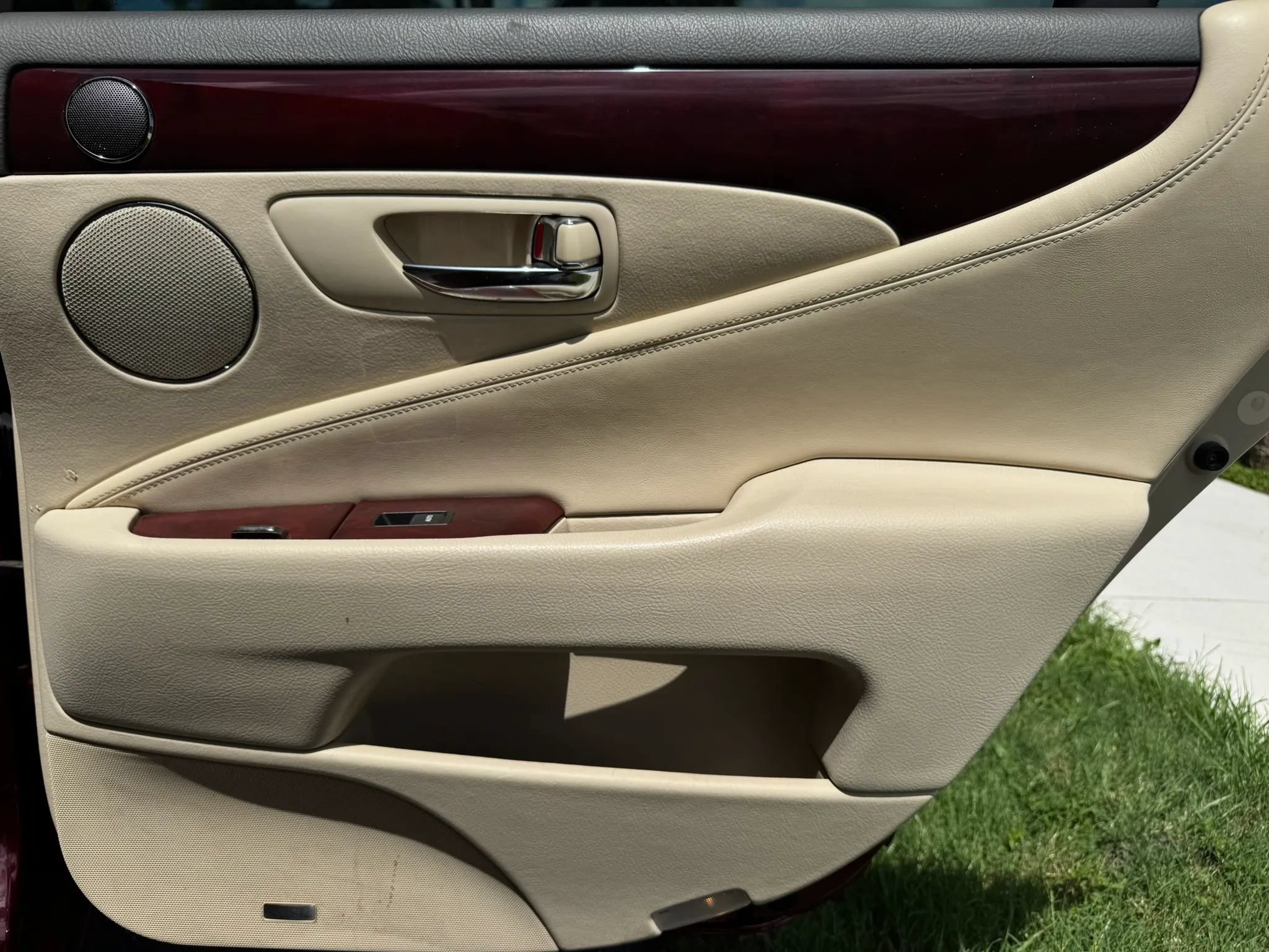 Used 2012 Lexus LS 460 w/ Luxury Value Edition RWD image 16