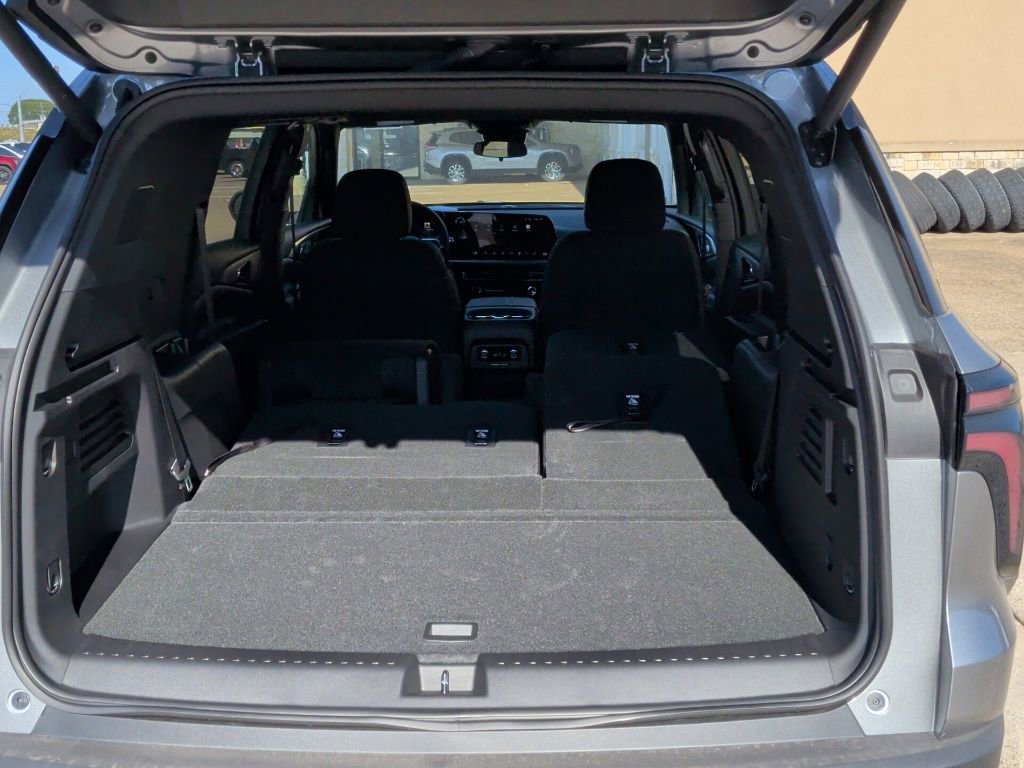 New 2025 Chevrolet Traverse LT w/ LPO, Floor Liner Package image 39