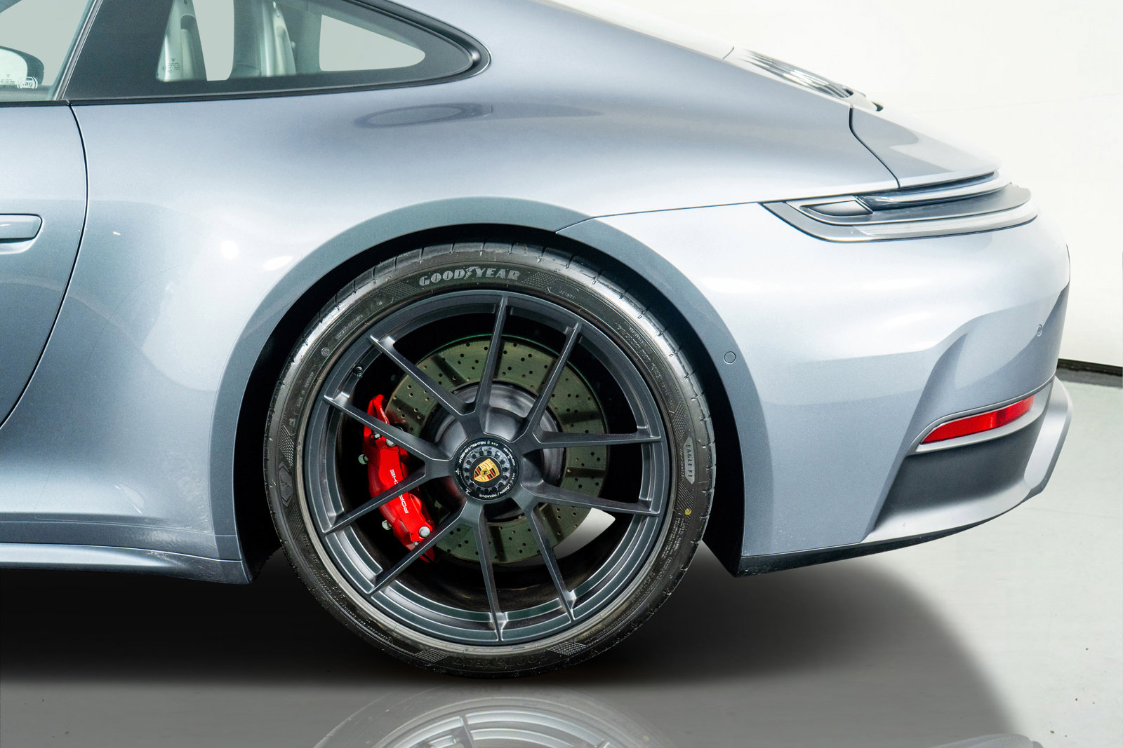 Used 2025 Porsche 911 Carrera 4 GTS image 34