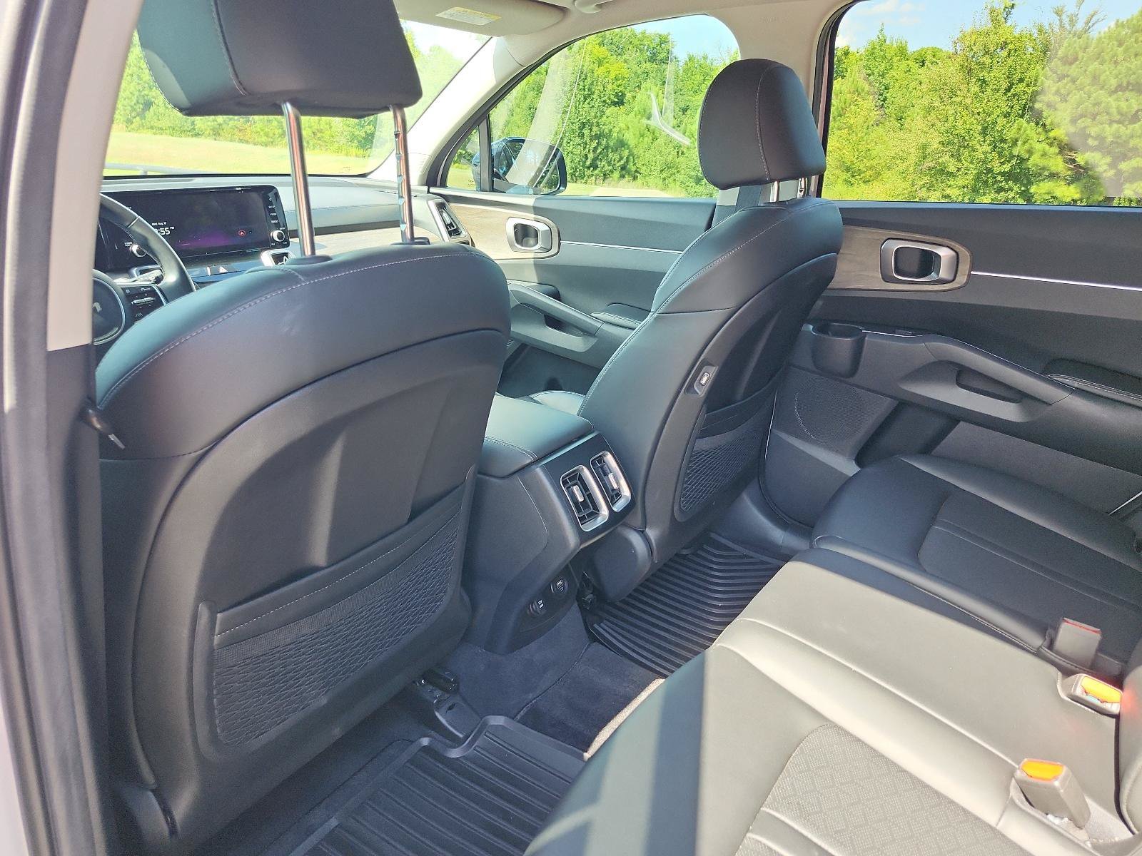 Used 2023 Kia Sorento S w/ Panoramic Sunroof Package AWD/4WD image 12