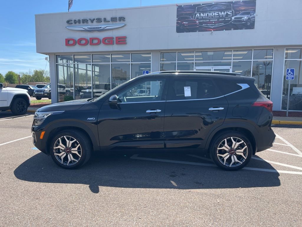 Used 2023 Kia Seltos SX w/ SX Sunroof Package AWD/4WD image 3