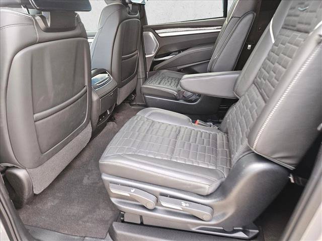 Used 2025 Cadillac Escalade ESV Sport Platinum AWD/4WD image 9