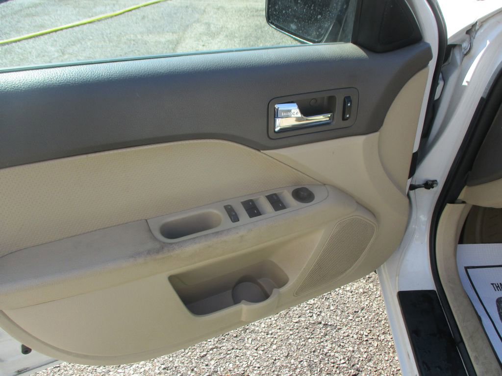 Used 2009 Ford Fusion SEL image 12