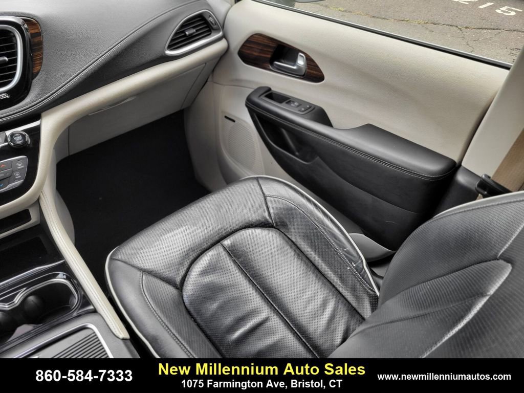 Used 2022 Chrysler Pacifica Limited image 15