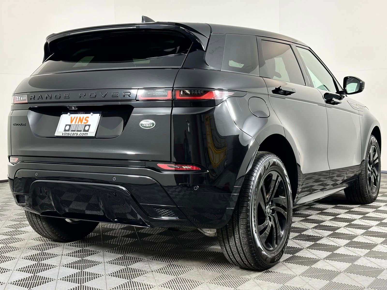 Used 2023 Land Rover Range Rover Evoque R-Dynamic S image 4