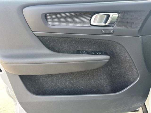 Used 2021 Volvo XC40 T5 R-Design w/ Climate Package image 15