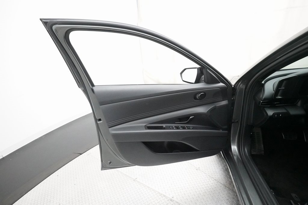 Used 2025 Hyundai Elantra Sport image 27