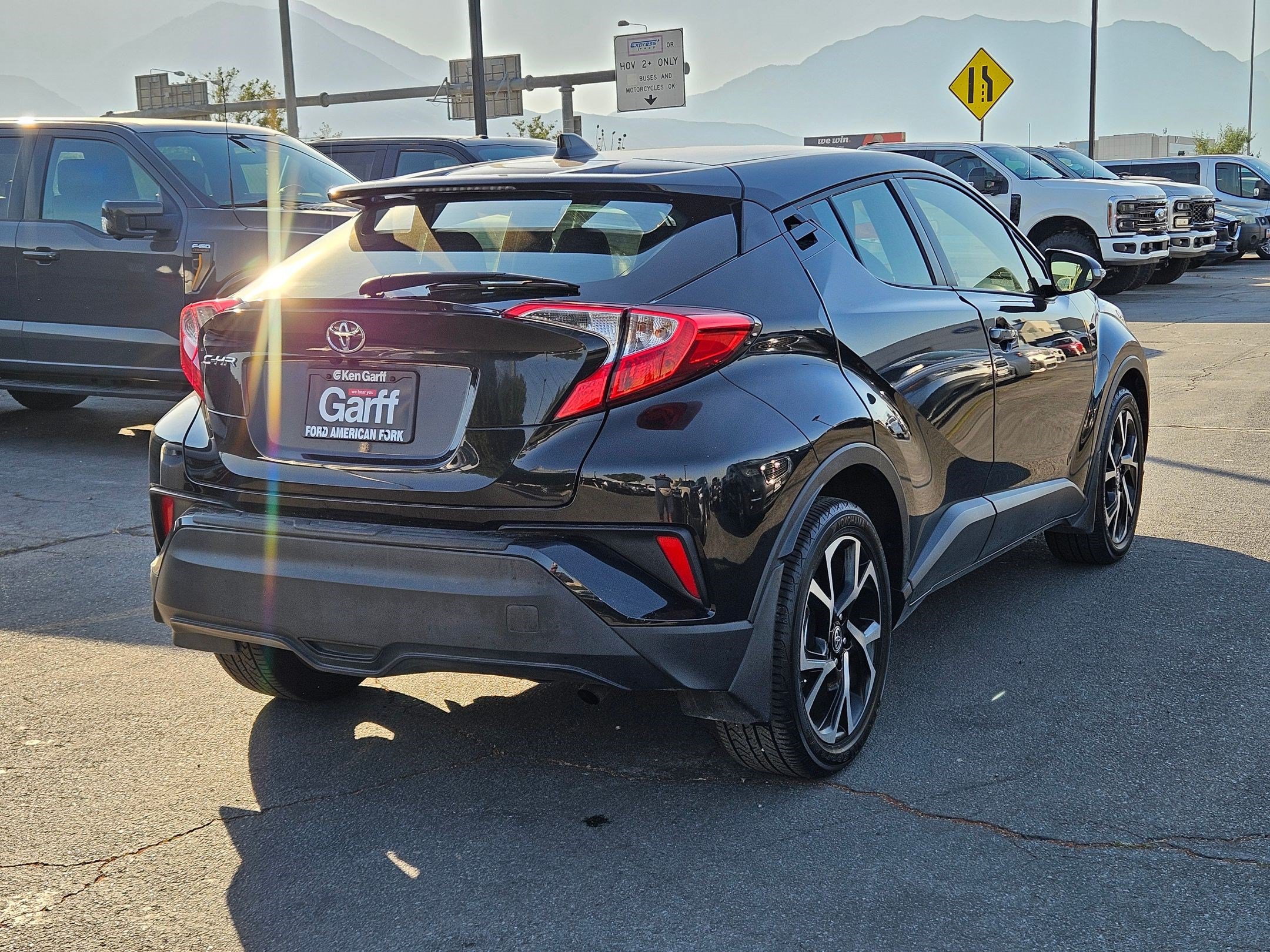 Used 2020 Toyota C-HR XLE FWD image 3