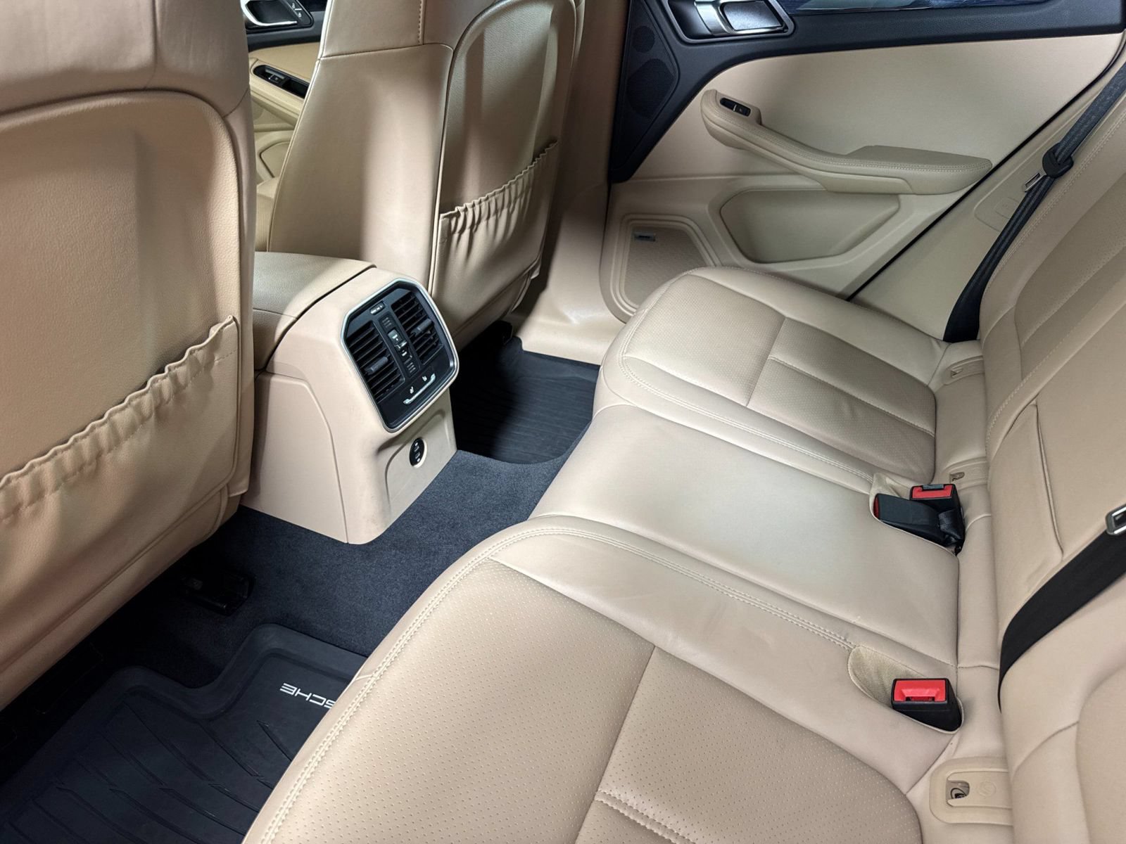 Certified 2024 Porsche Macan S AWD/4WD image 13