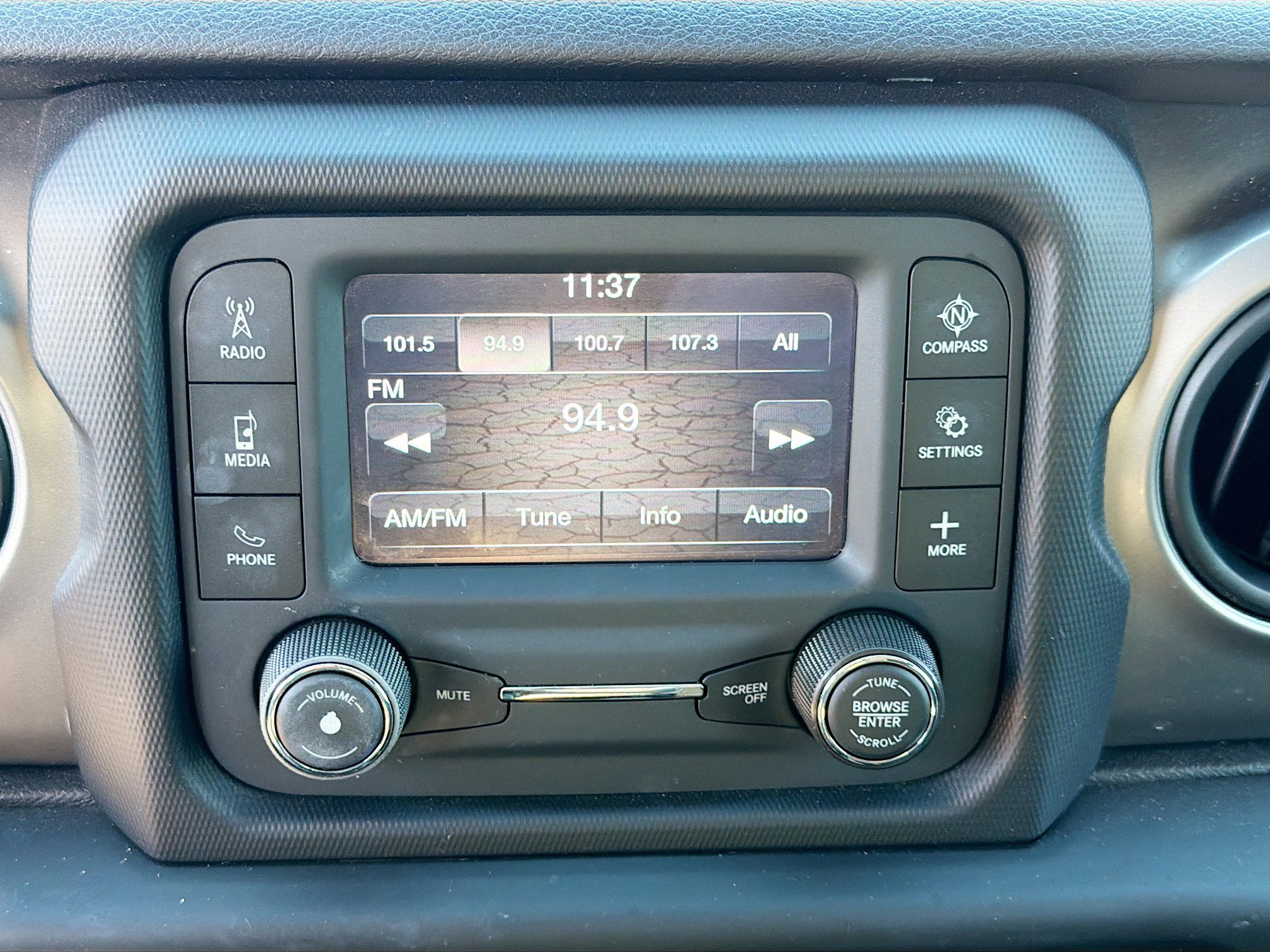 Used 2019 Jeep Wrangler Sport image 27