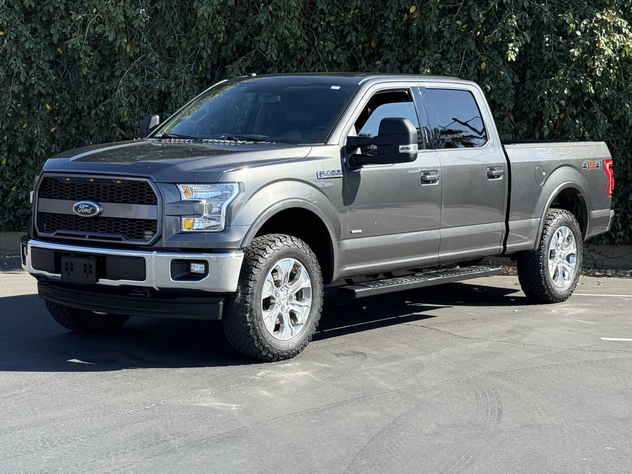 Used 2017 Ford F150 Lariat w/ Equipment Group 501A Mid image 4