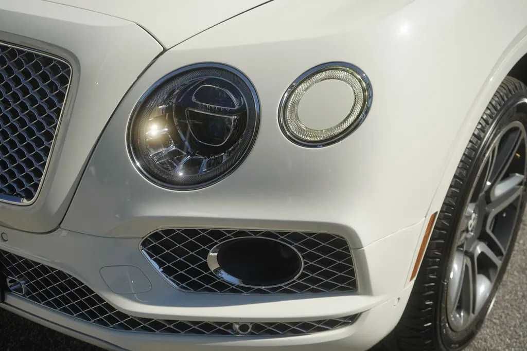 Used 2018 Bentley Bentayga image 22