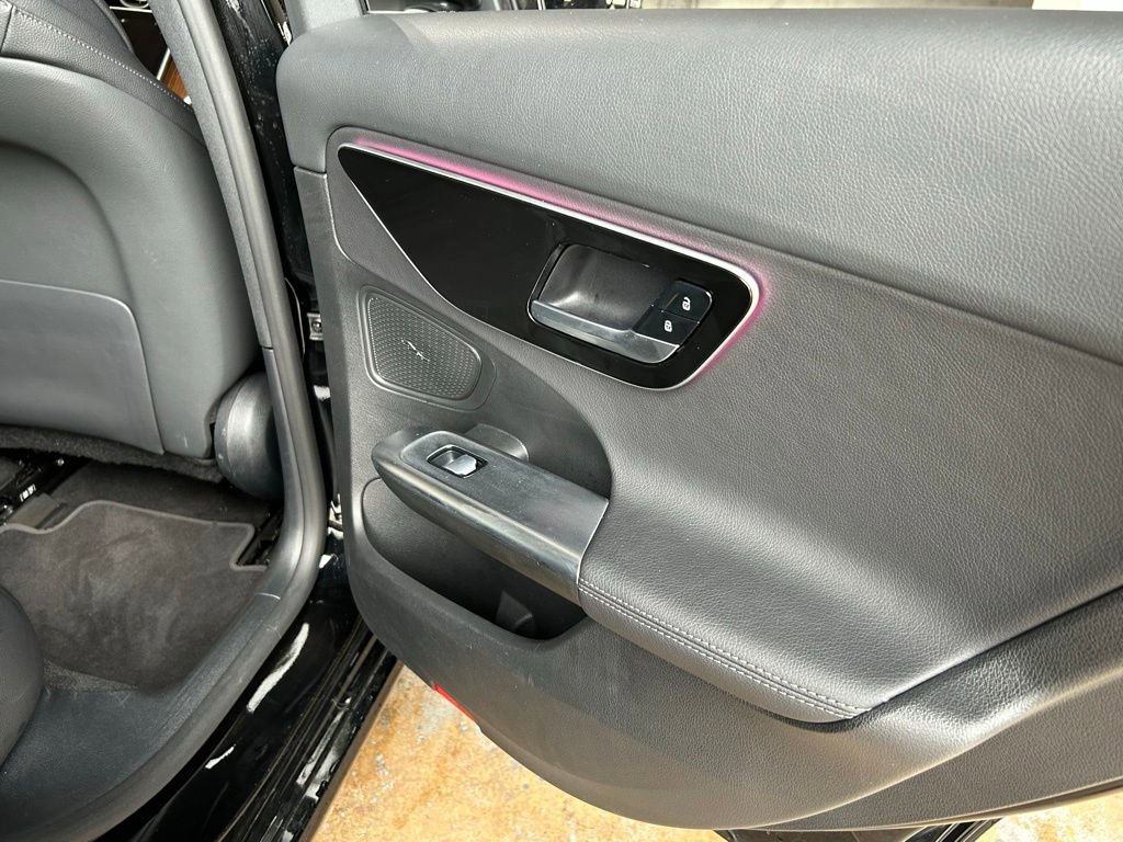 Used 2025 Mercedes-Benz C 300 4MATIC Sedan image 36