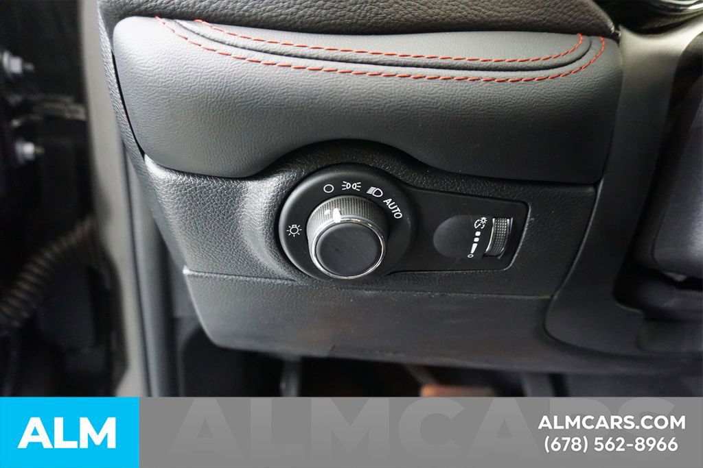Used 2025 Dodge Durango GT RWD image 34