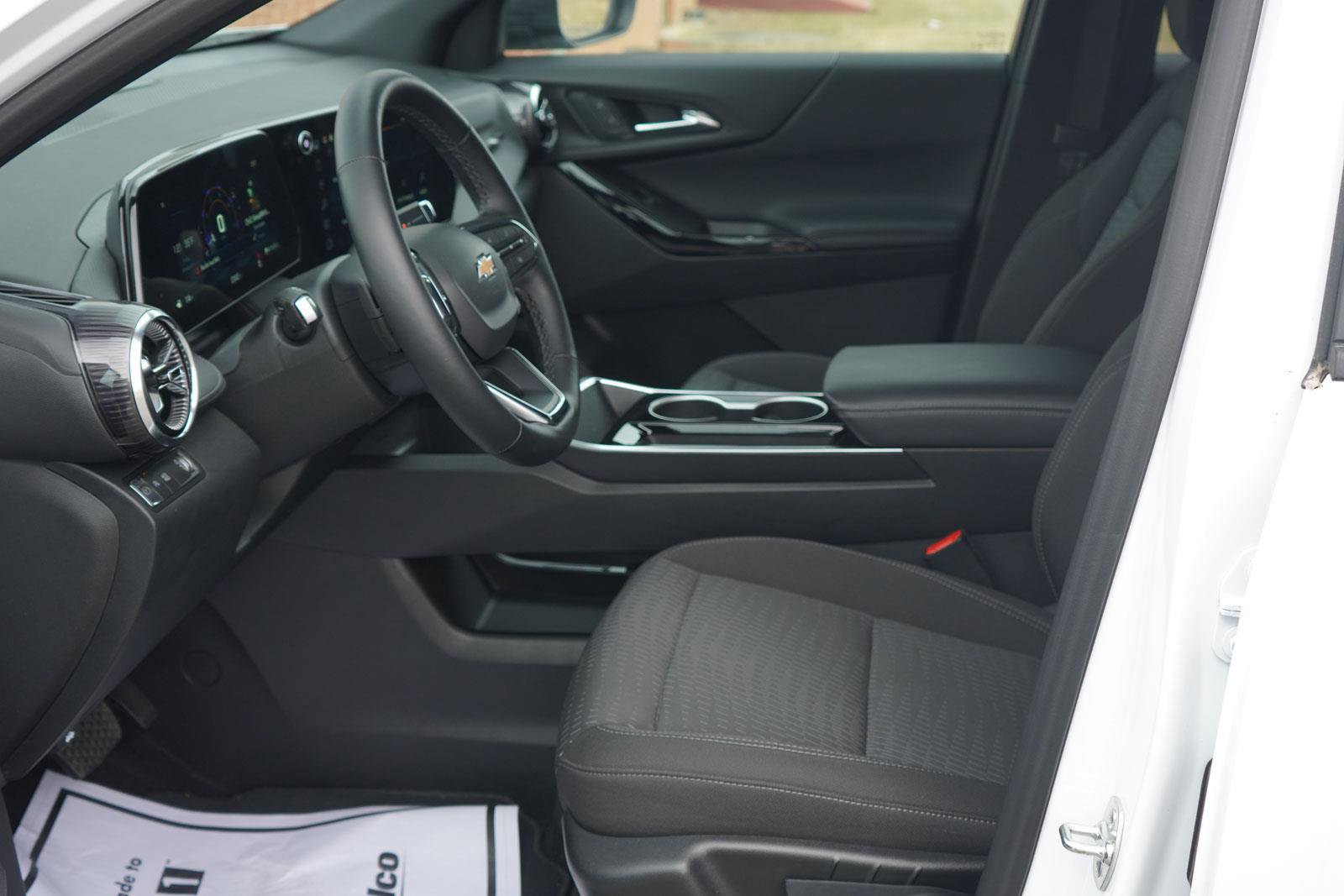 New 2025 Chevrolet Equinox LT w/ Safety and Technology Package image 26