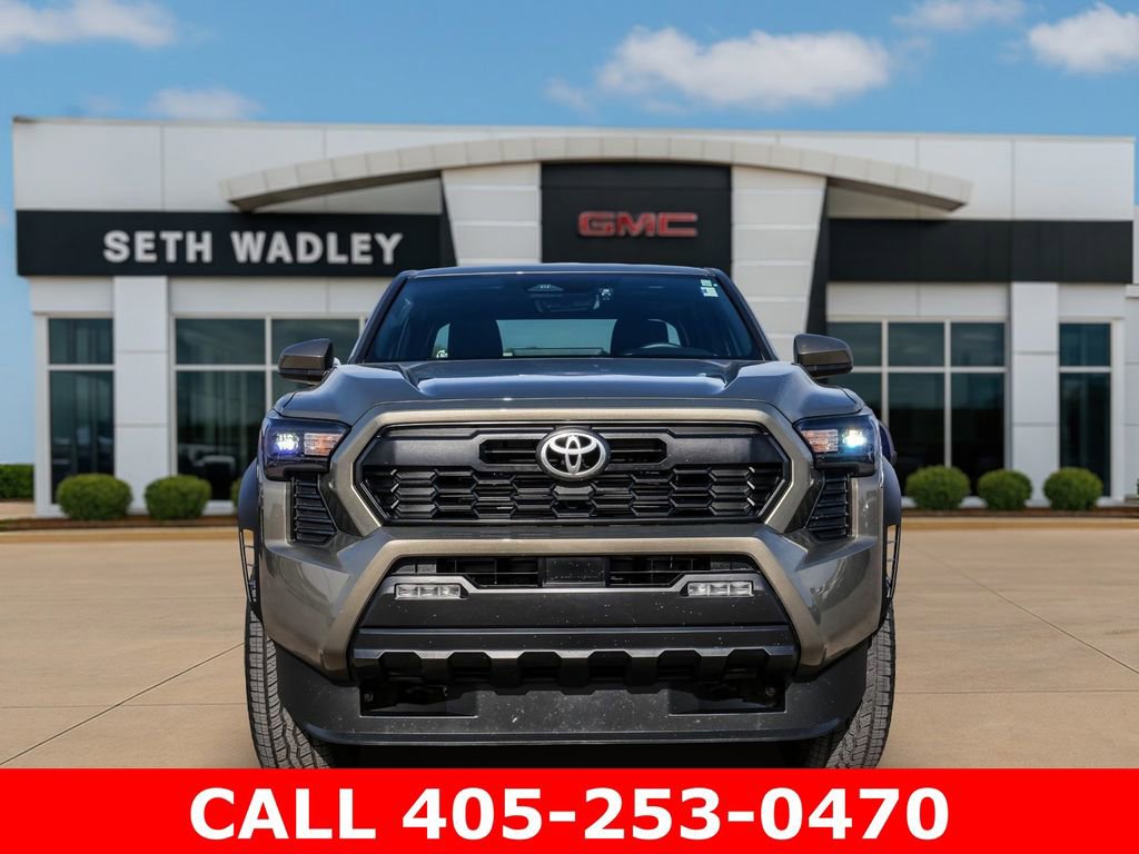 Used 2025 Toyota Tacoma TRD Off-Road AWD/4WD image 2
