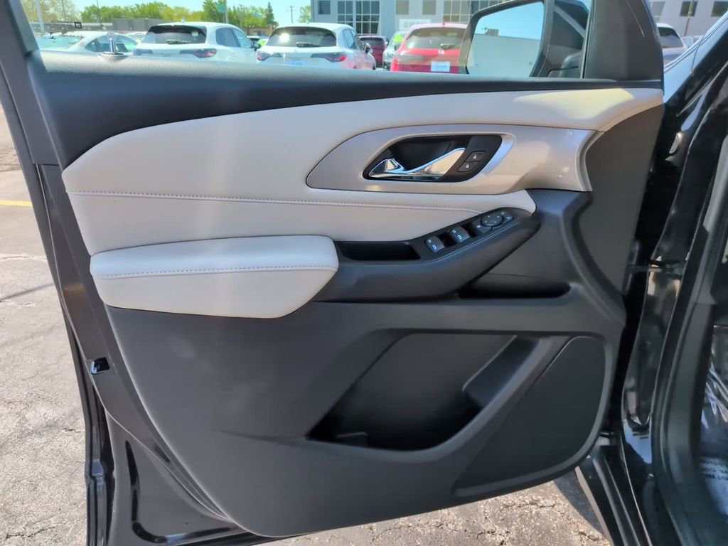 Used 2023 Chevrolet Traverse LS w/ Safety Package AWD/4WD image 17