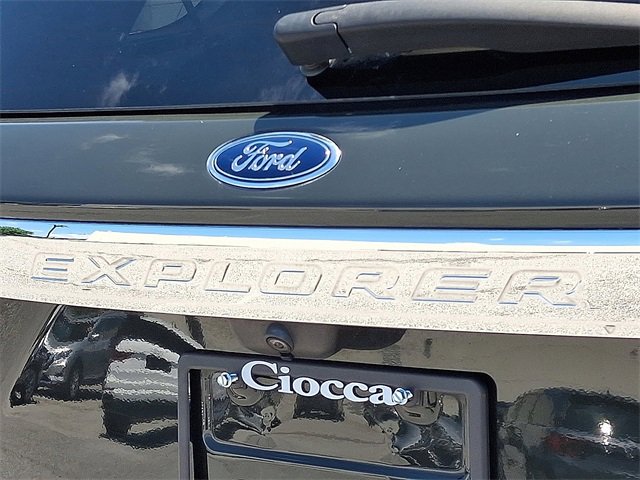 Used 2022 Ford Explorer XLT image 30