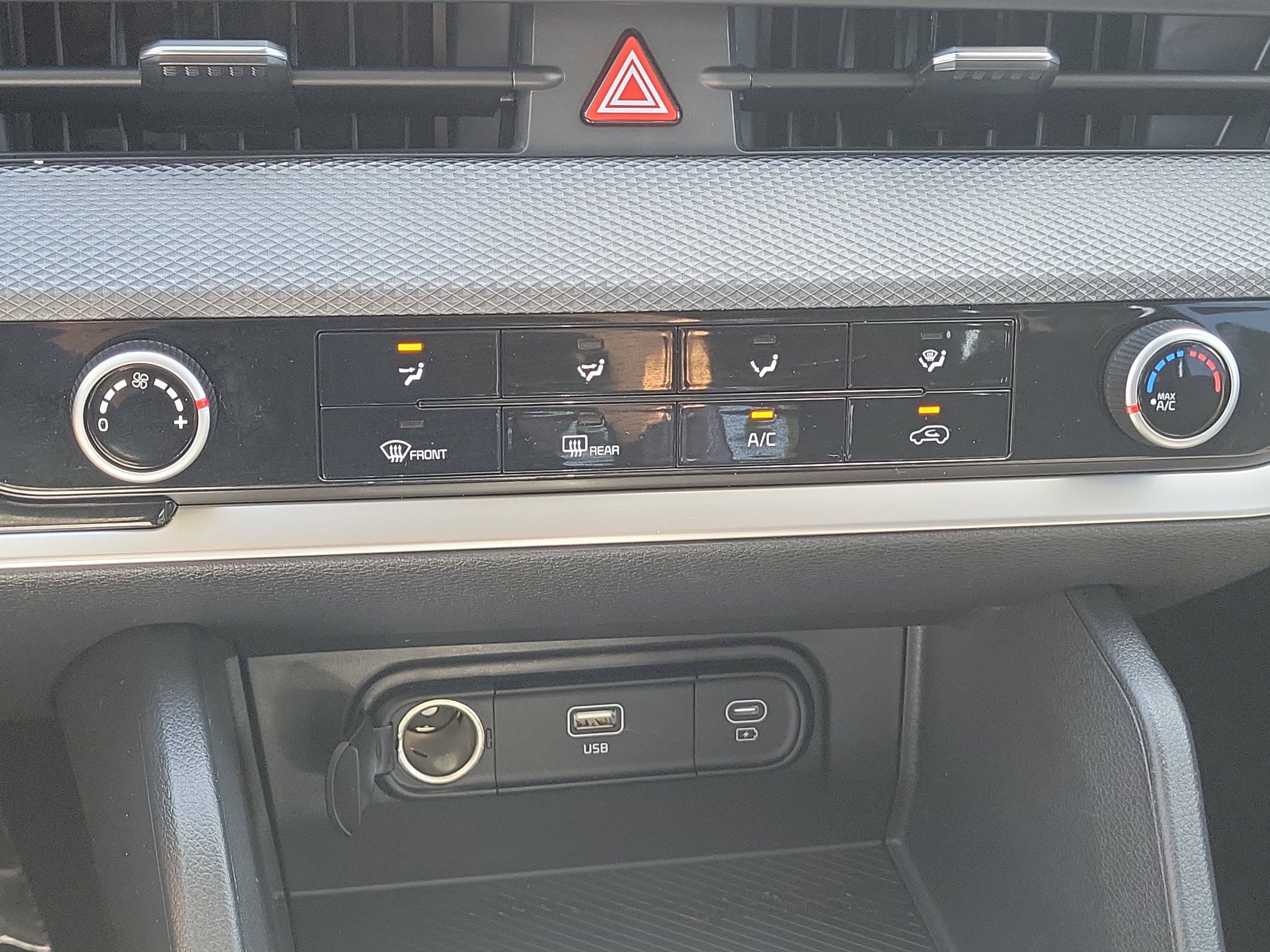 Used 2025 Kia Sportage LX FWD image 24