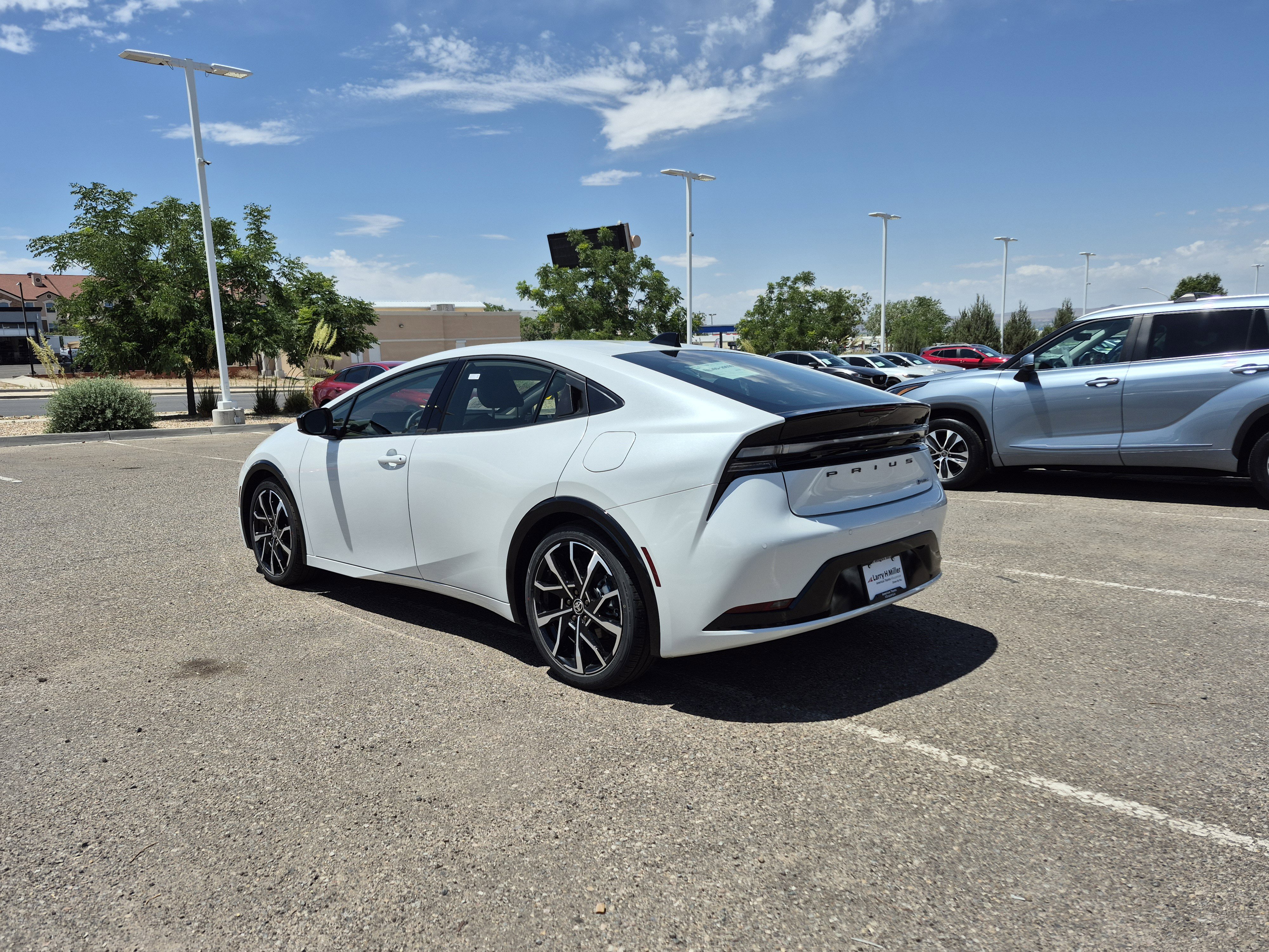 Used 2026 Toyota Prius Plug-In Hybrid FWD image 3