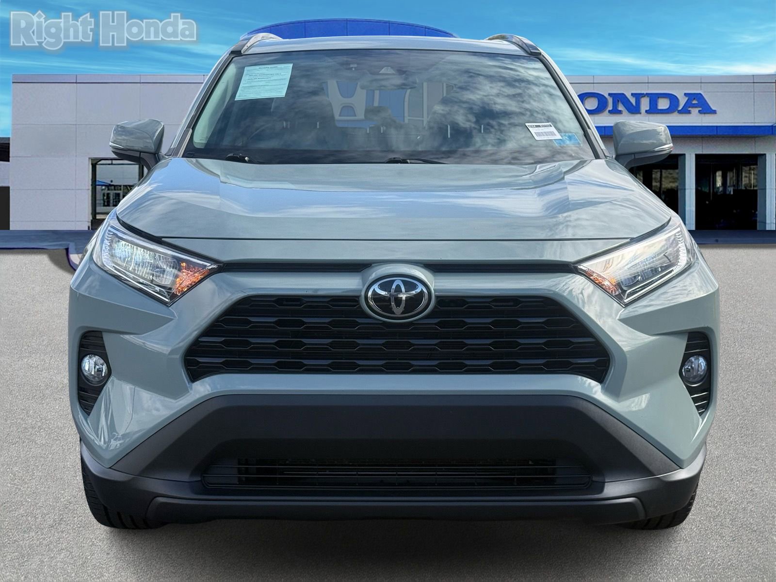 Used 2021 Toyota RAV4 XLE Premium image 5