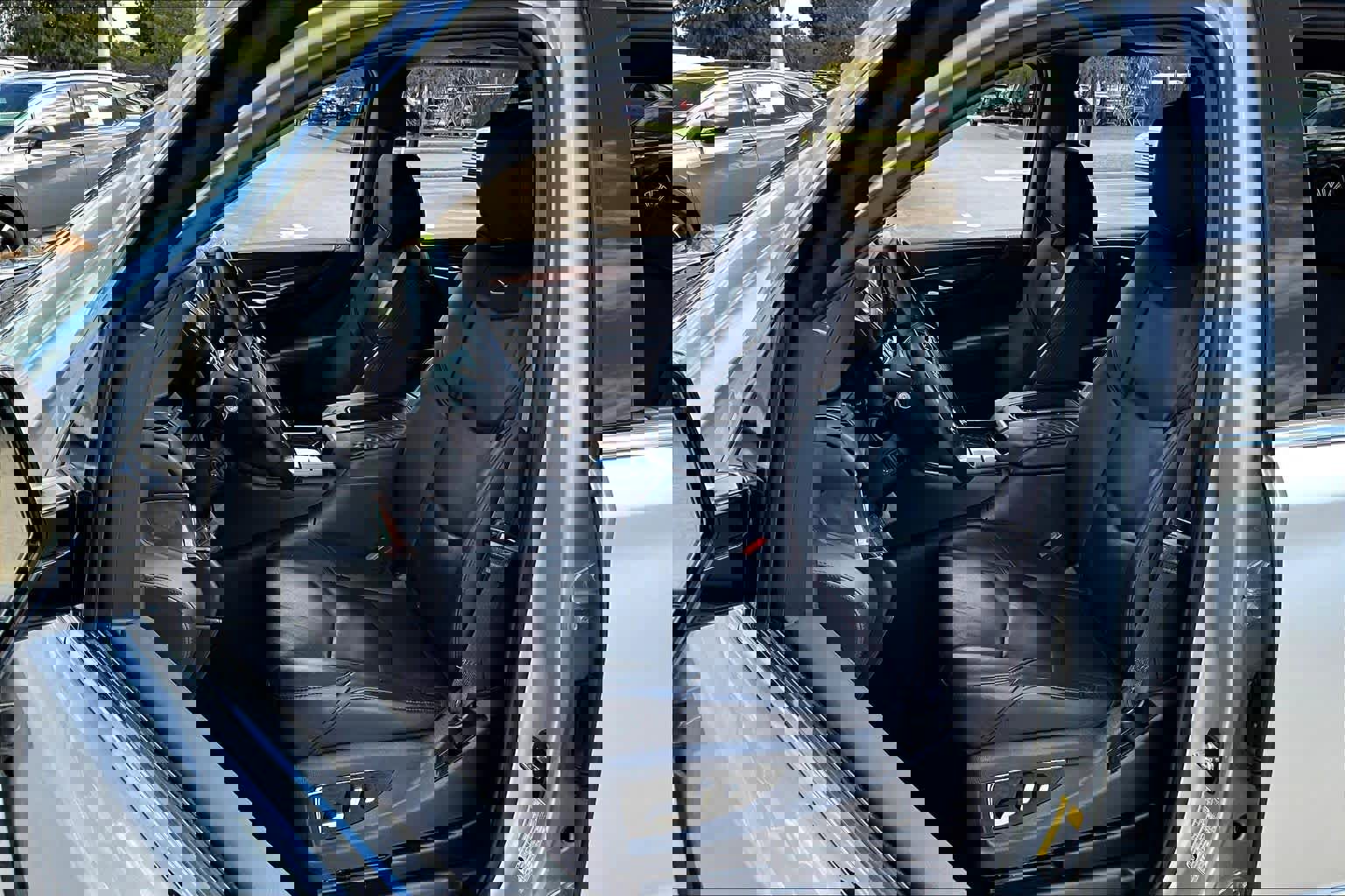 Used 2017 Cadillac Escalade Premium Luxury image 6