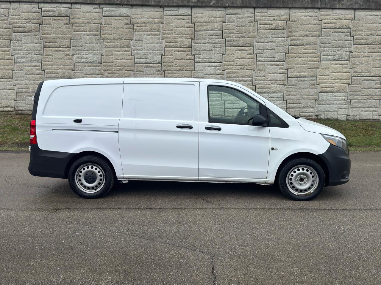 Used 2016 Mercedes-Benz Metris image 2