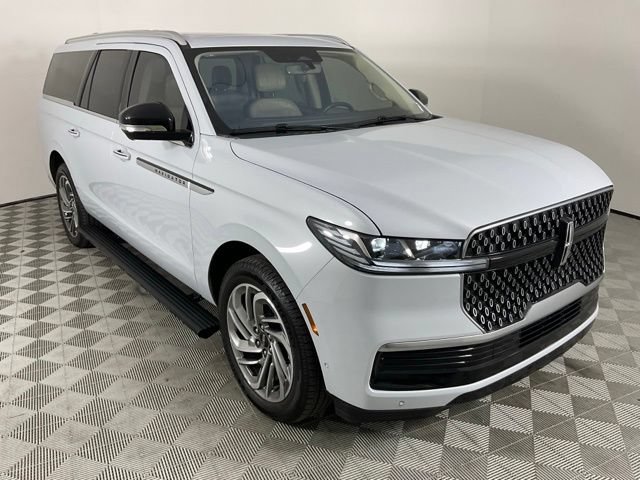 Used 2025 Lincoln Navigator L Reserve AWD/4WD image 13