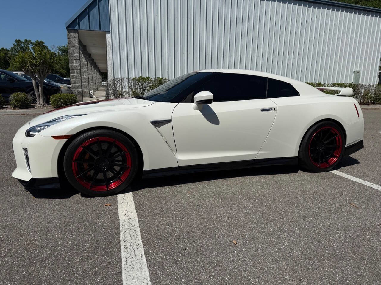 Used 2020 Nissan GT-R Premium image 3