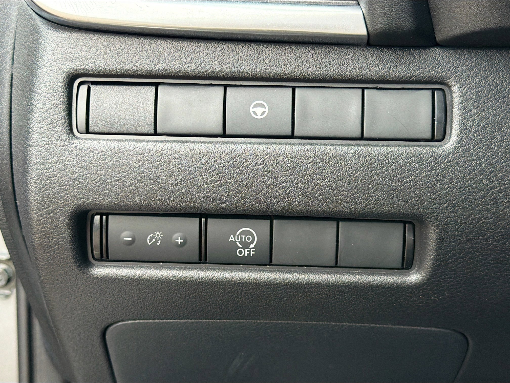 Used 2023 Nissan Rogue SV image 33