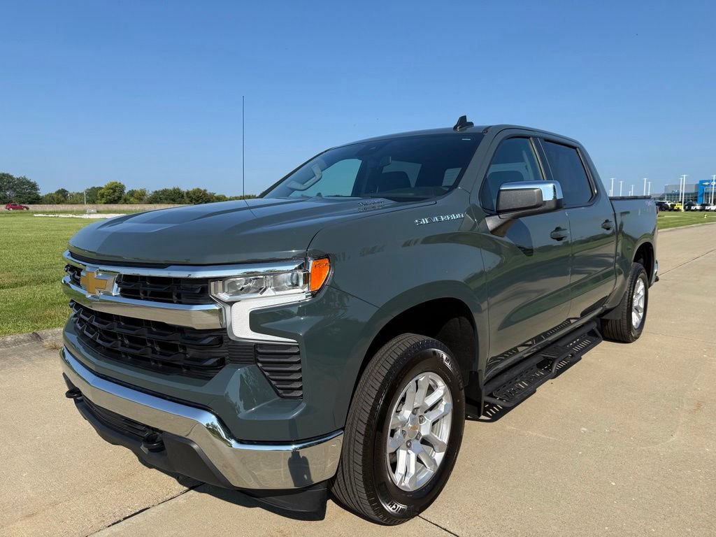 Used 2026 Chevrolet Silverado 1500 LT AWD/4WD image 9