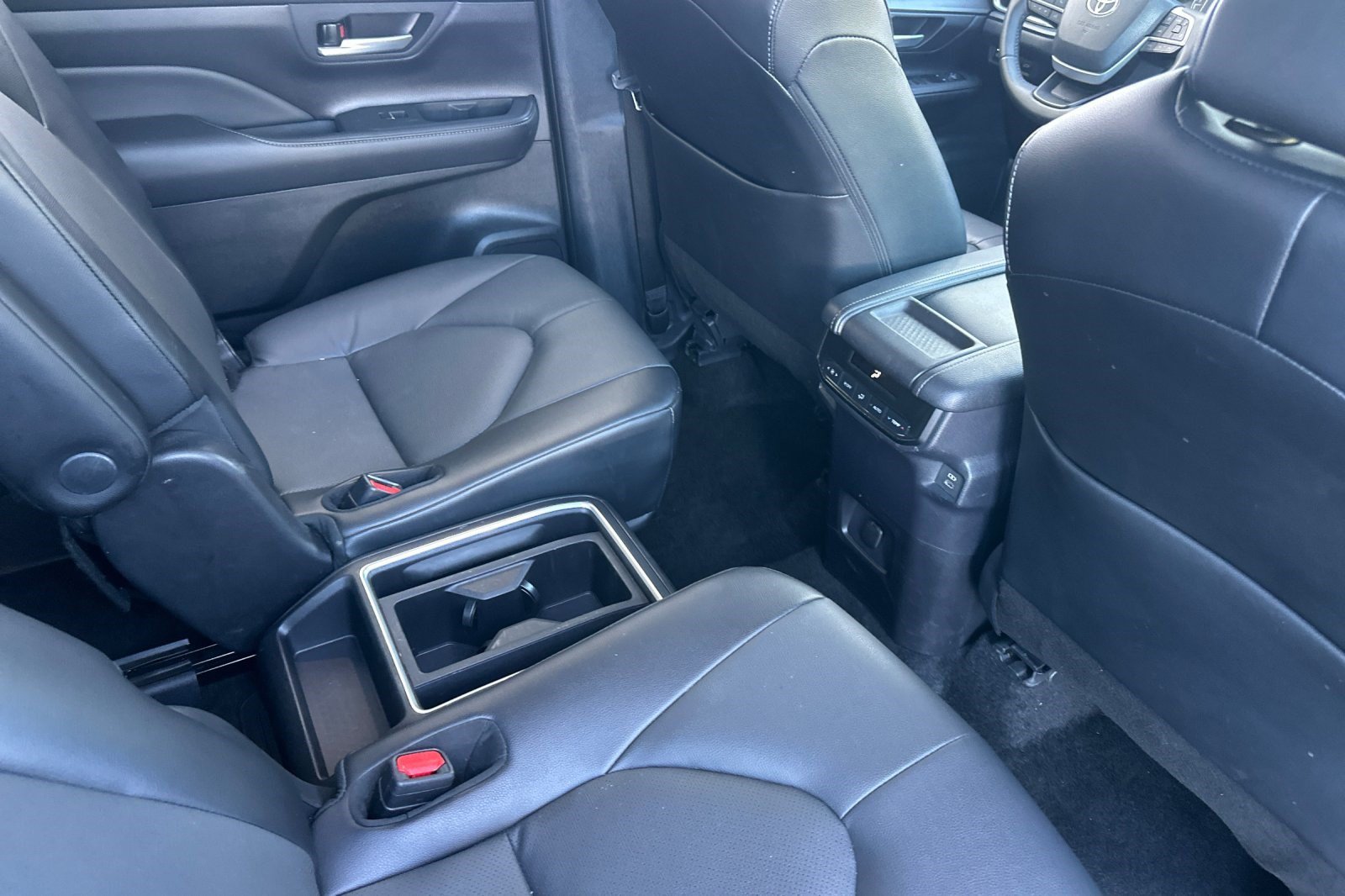 Used 2025 Toyota Grand Highlander FWD image 32
