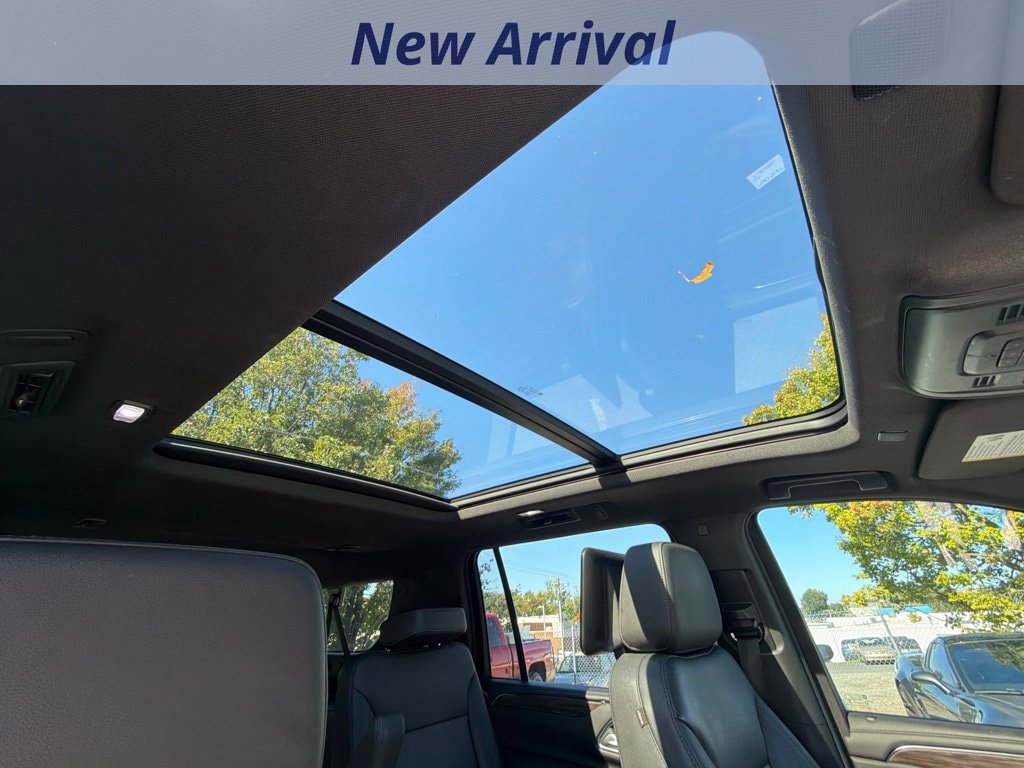 Used 2022 Chevrolet Suburban LT w/ LT Signature Package AWD/4WD image 4