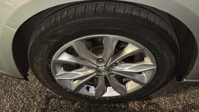 Used 2019 Chevrolet Malibu LT image 33