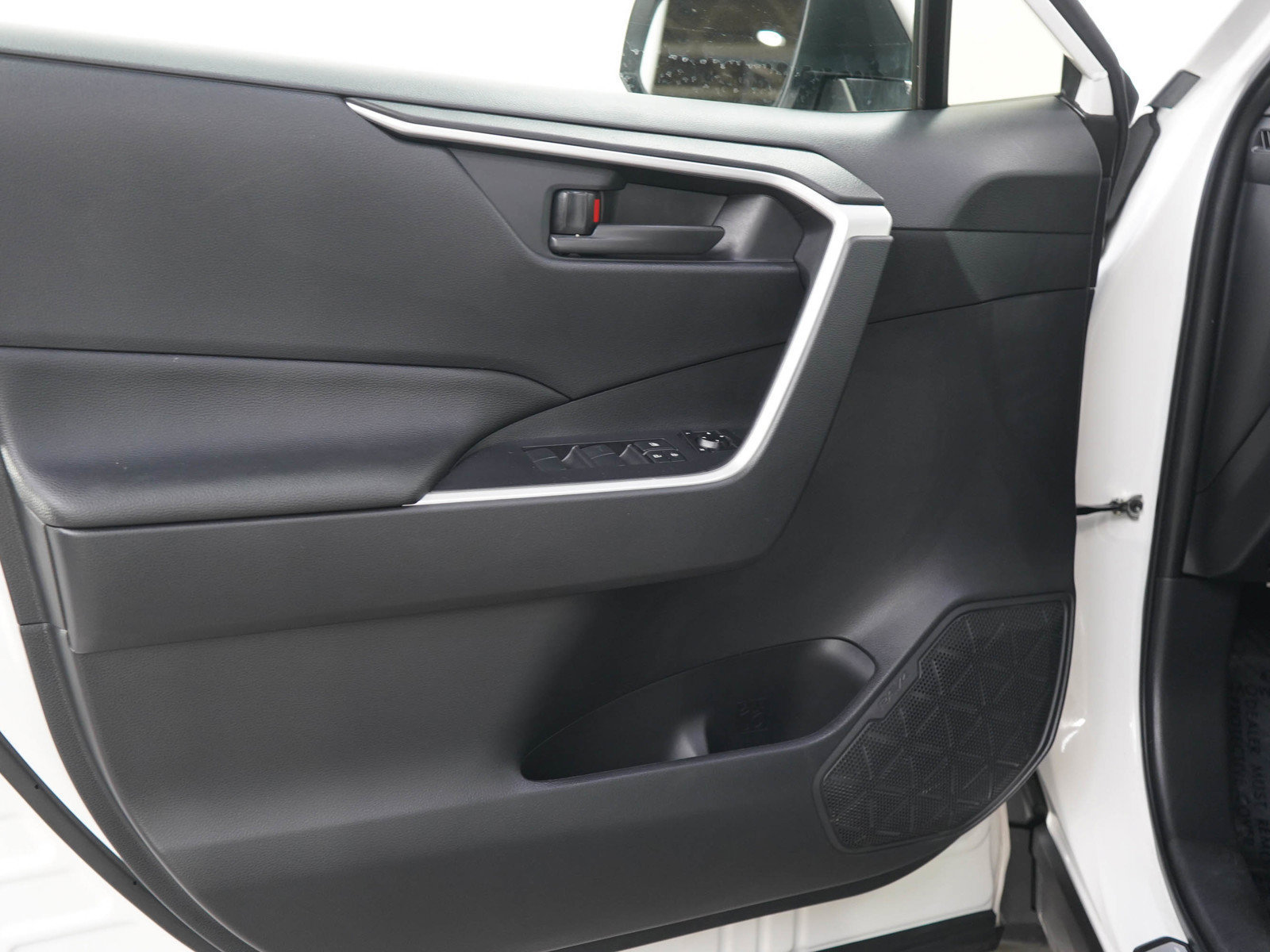 Used 2025 Toyota RAV4 LE AWD/4WD image 18