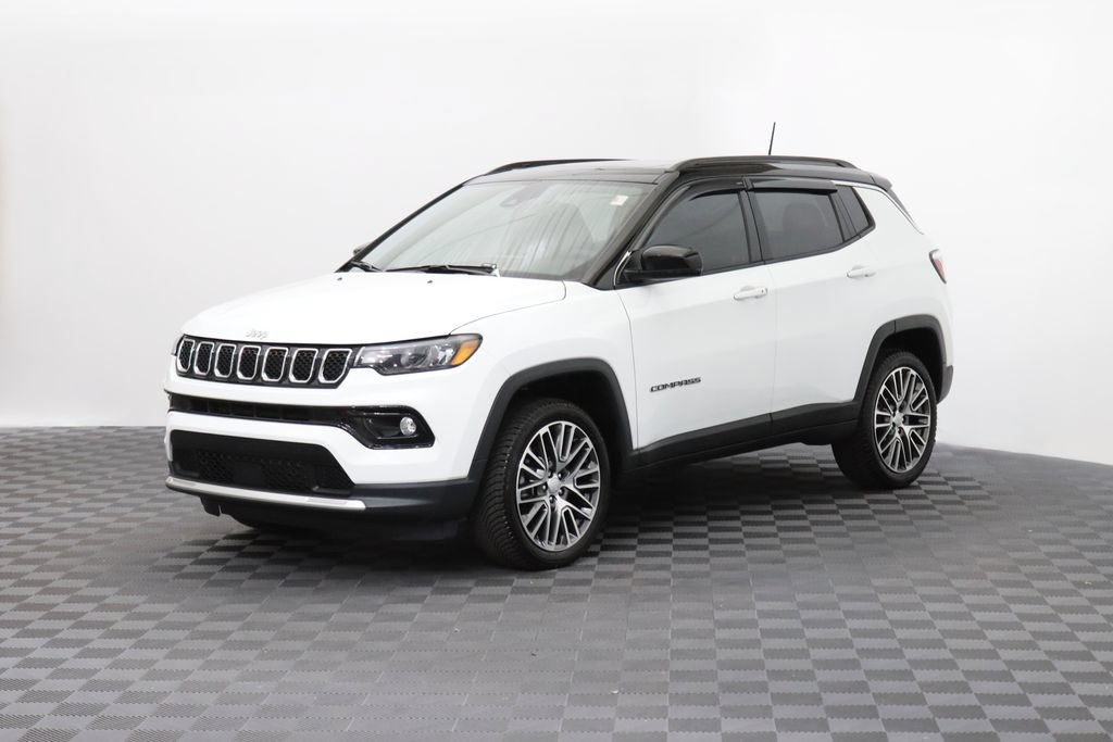 Used 2023 Jeep Compass Limited w/ Elite Group AWD/4WD image 3