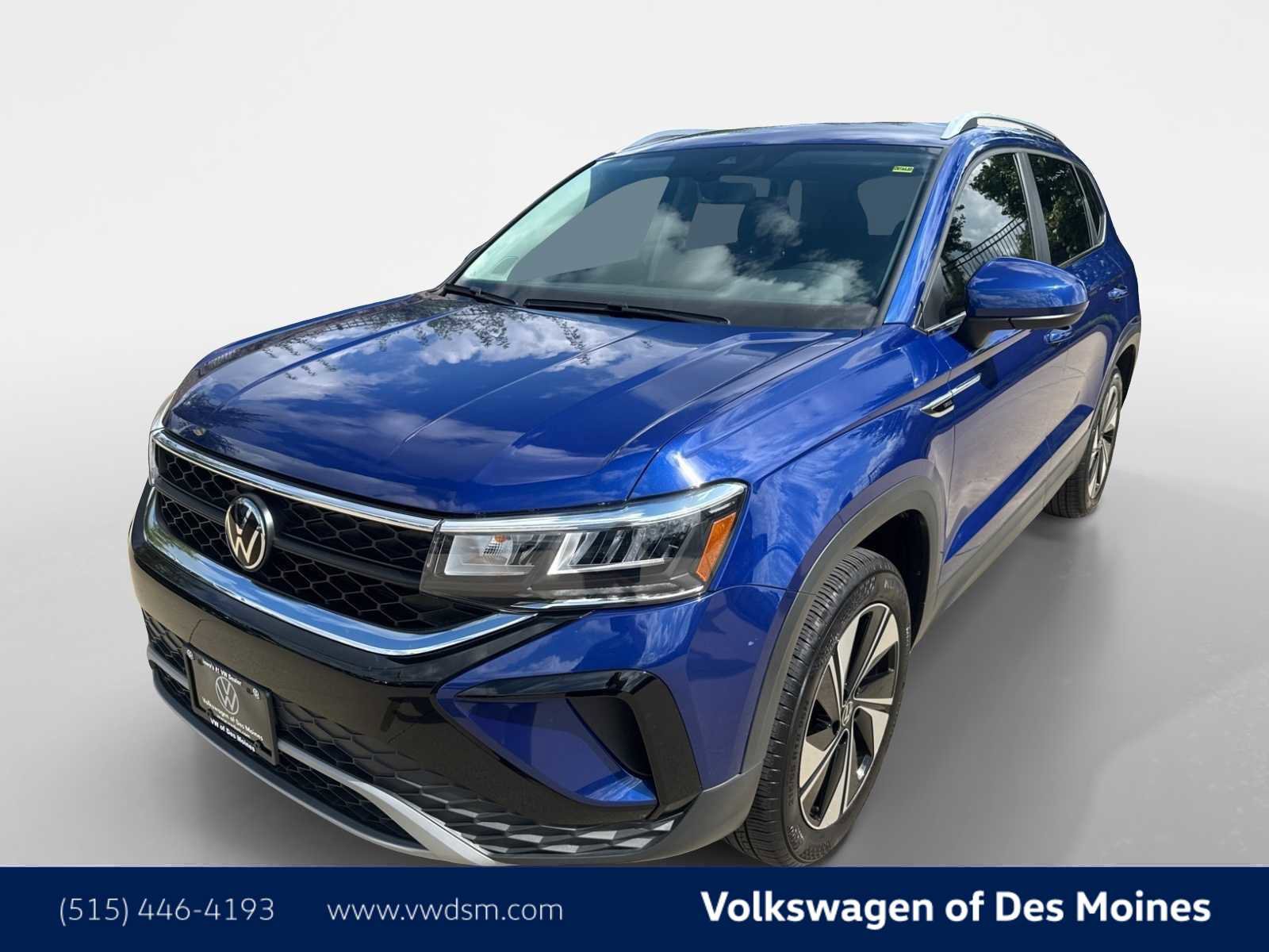 Certified 2024 Volkswagen Taos SE image 1