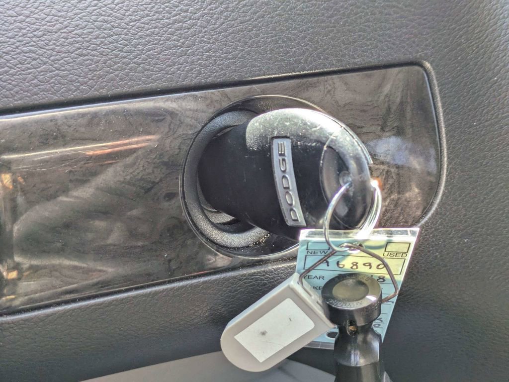 Used 2018 Dodge Grand Caravan SE w/ UConnect Hands-Free Group image 31