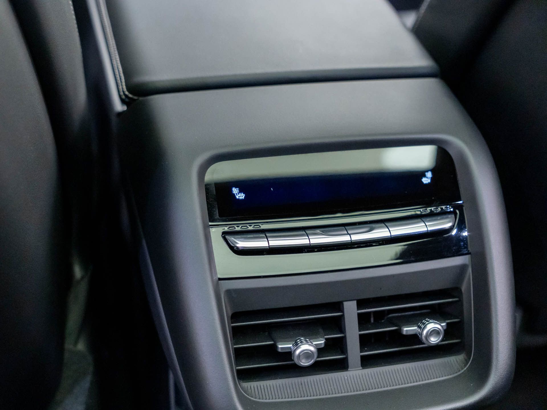 Certified 2025 Cadillac Lyriq Luxury w/ LPO, Floor Liner Package AWD/4WD image 25