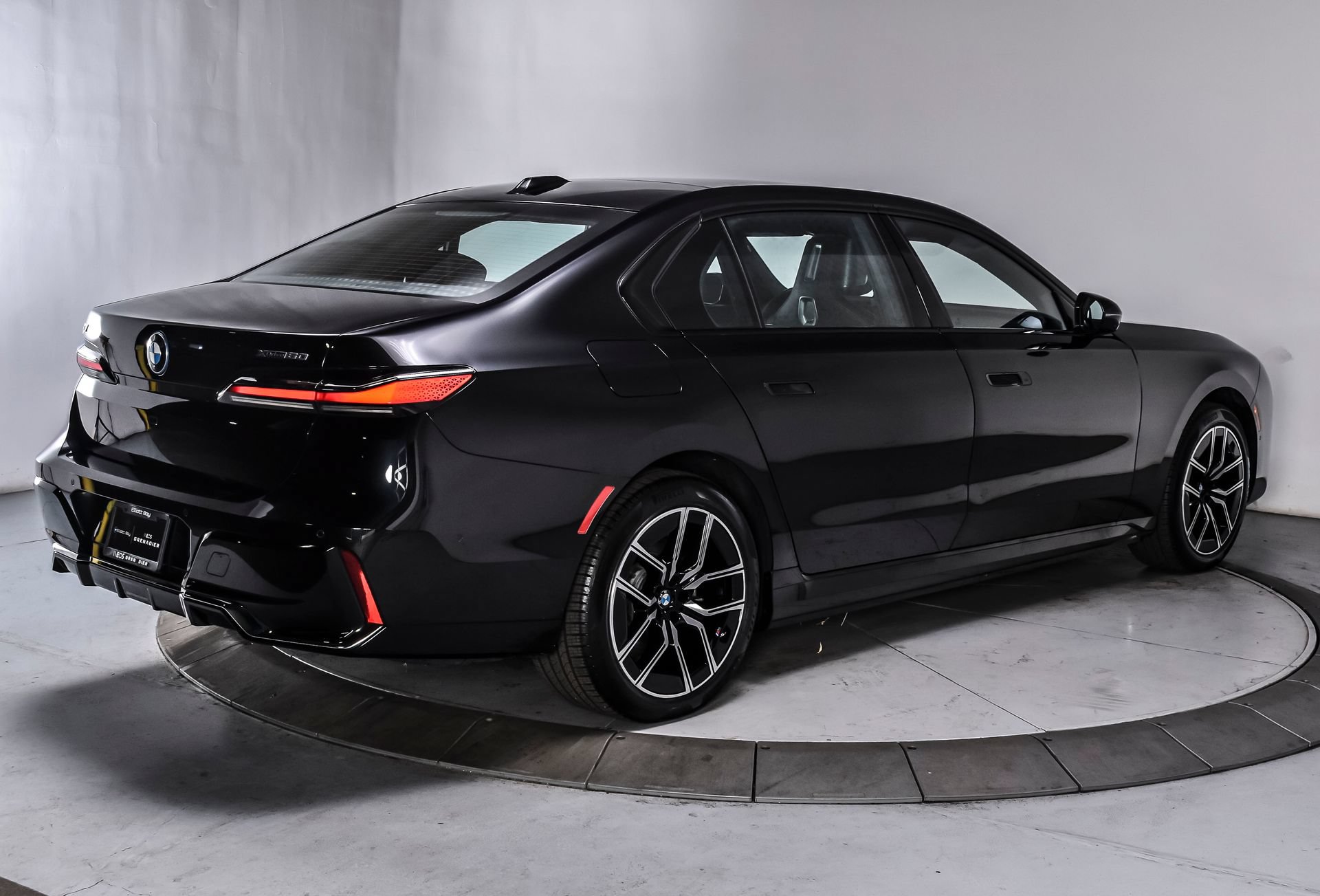 Used 2023 BMW i7 xDrive60 AWD/4WD image 6