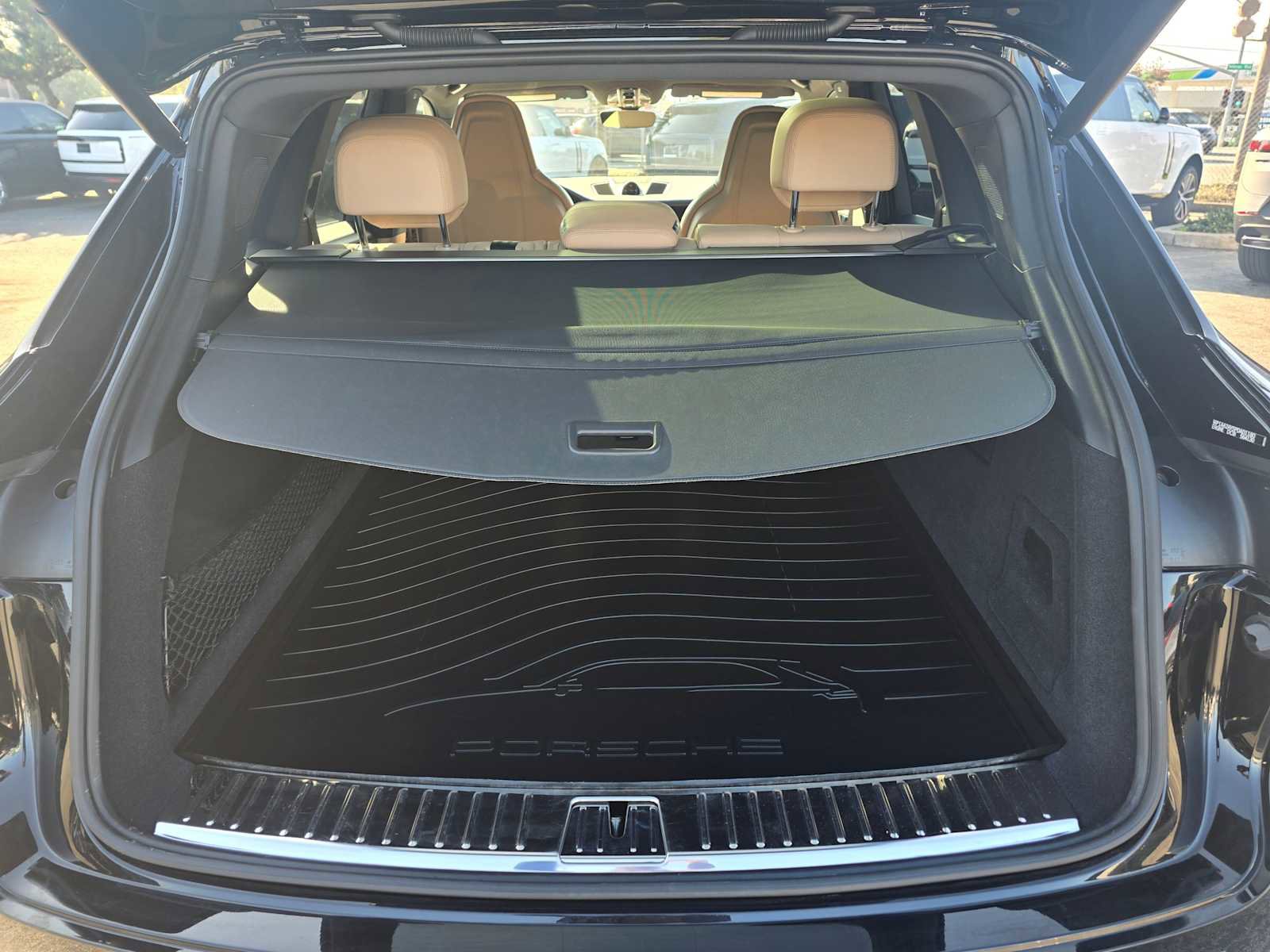 Used 2023 Porsche Cayenne Platinum Edition image 18