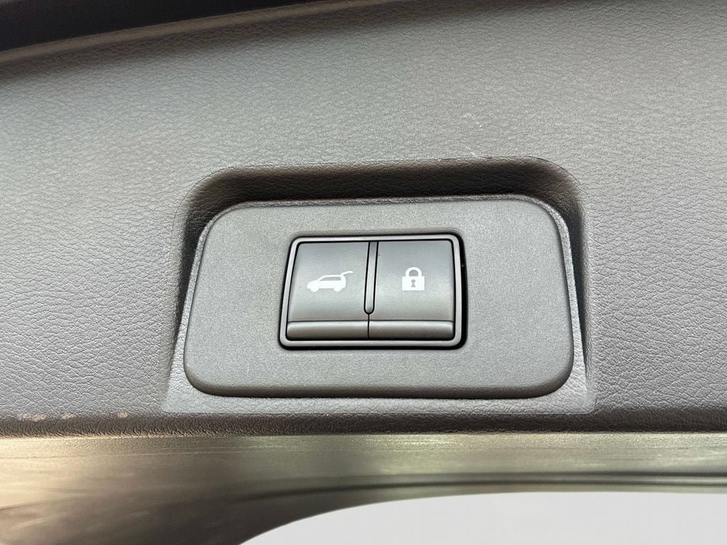 Used 2025 Nissan Rogue SV AWD/4WD image 14