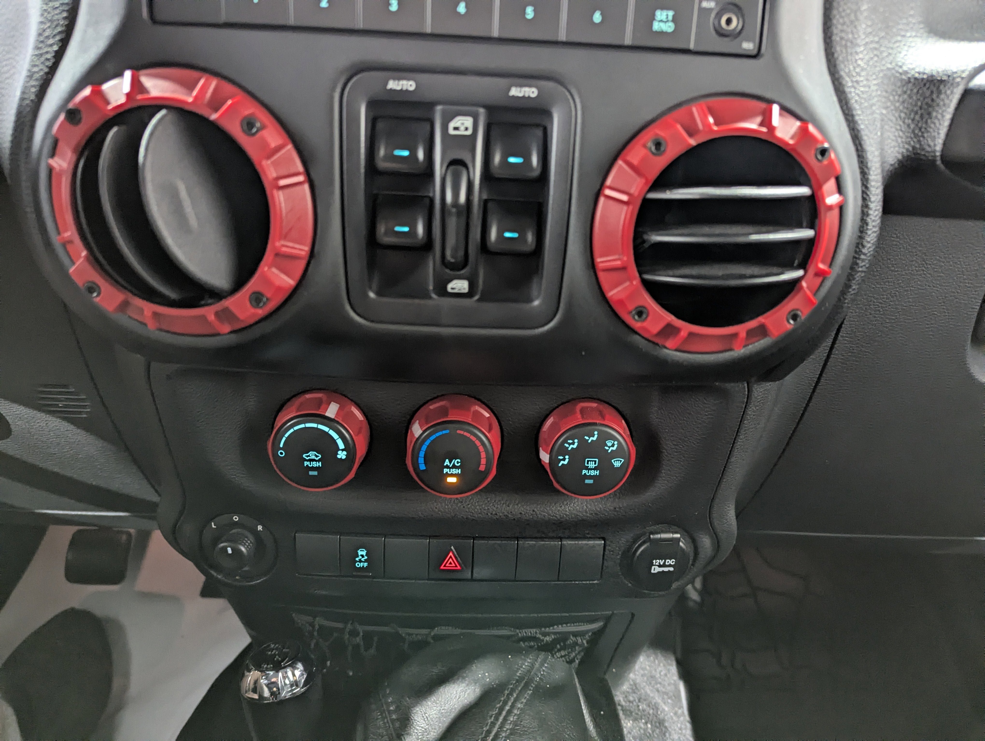 Used 2015 Jeep Wrangler Unlimited Sport image 17