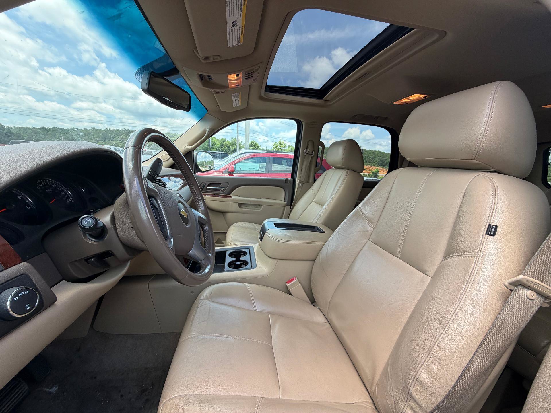Used 2012 Chevrolet Tahoe LT w/ Luxury Package AWD/4WD image 7