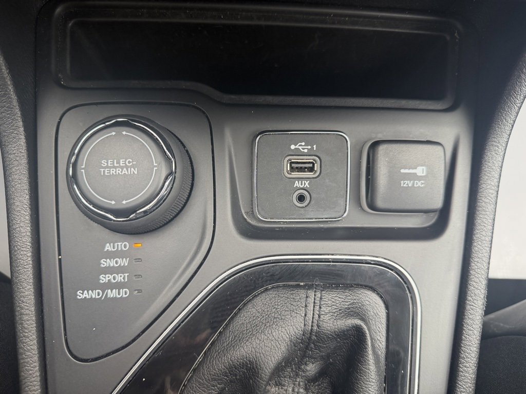 Used 2021 Jeep Cherokee Limited image 34